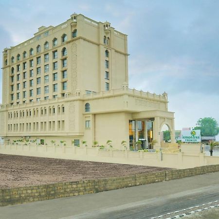 Готель Lemon Tree Premier, Dwarka Екстер'єр фото
