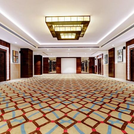 Готель Lemon Tree Premier, Dwarka Екстер'єр фото