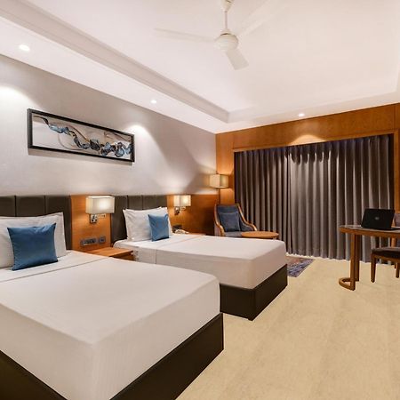 Готель Lemon Tree Premier, Dwarka Екстер'єр фото