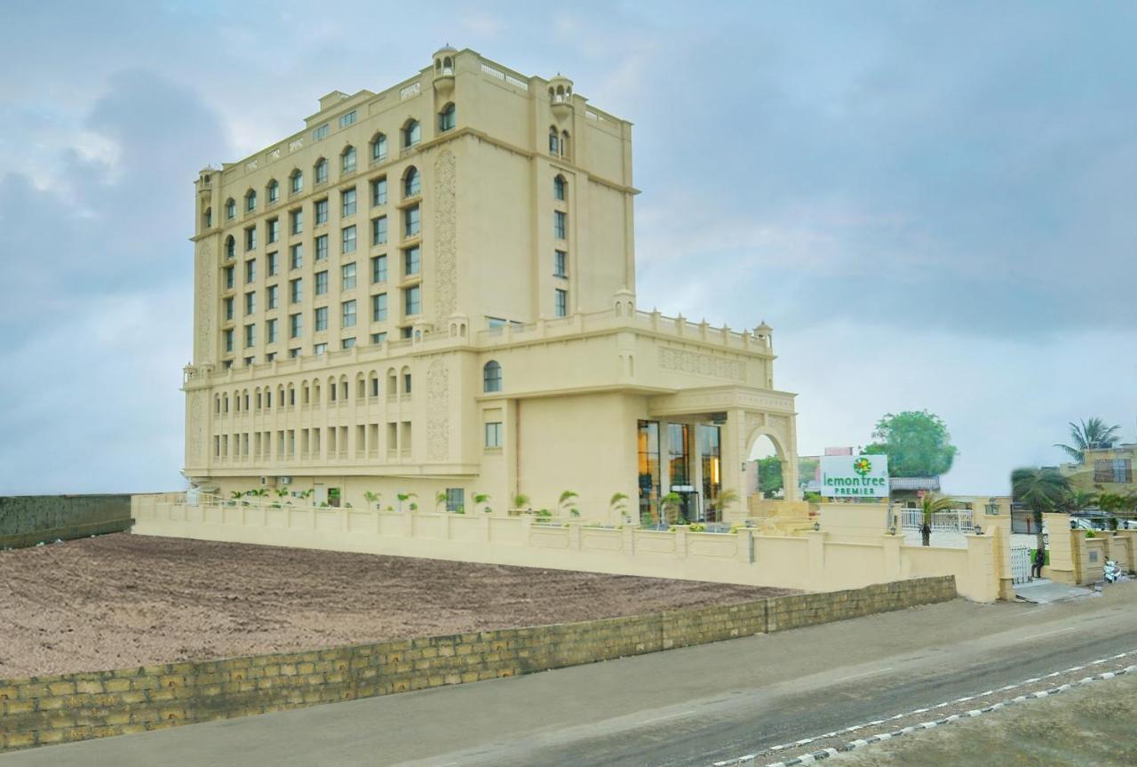 Готель Lemon Tree Premier, Dwarka Екстер'єр фото