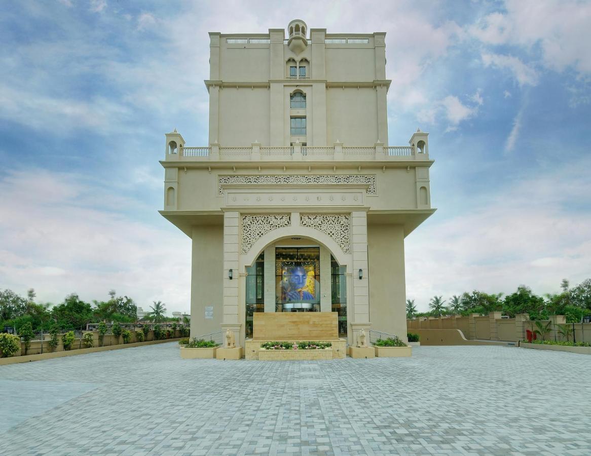 Готель Lemon Tree Premier, Dwarka Екстер'єр фото