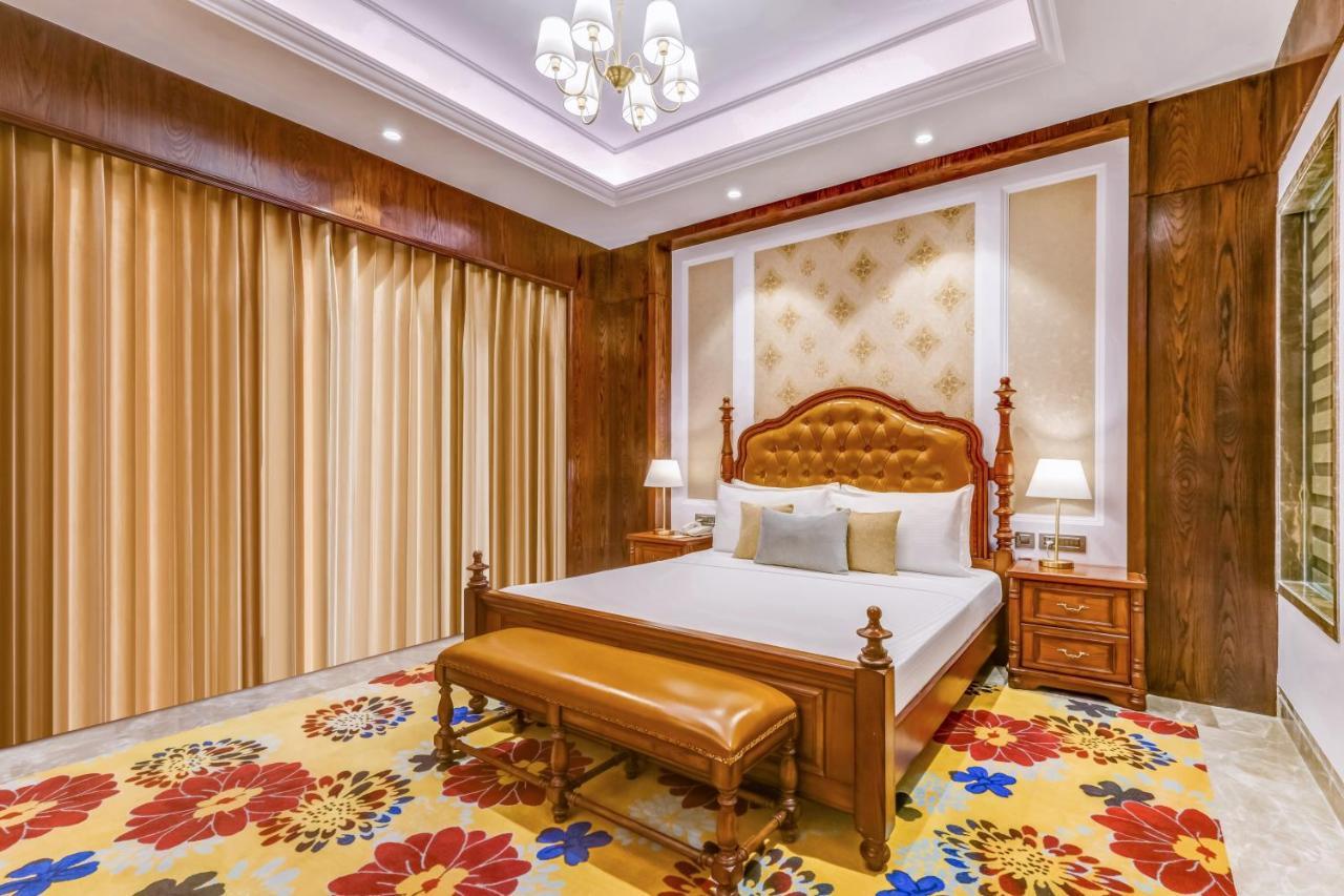 Готель Lemon Tree Premier, Dwarka Екстер'єр фото