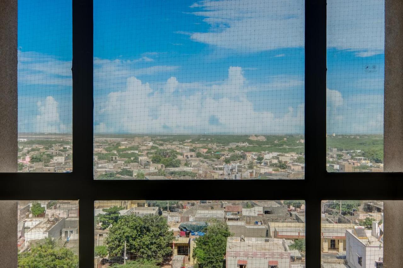 Готель Lemon Tree Premier, Dwarka Екстер'єр фото